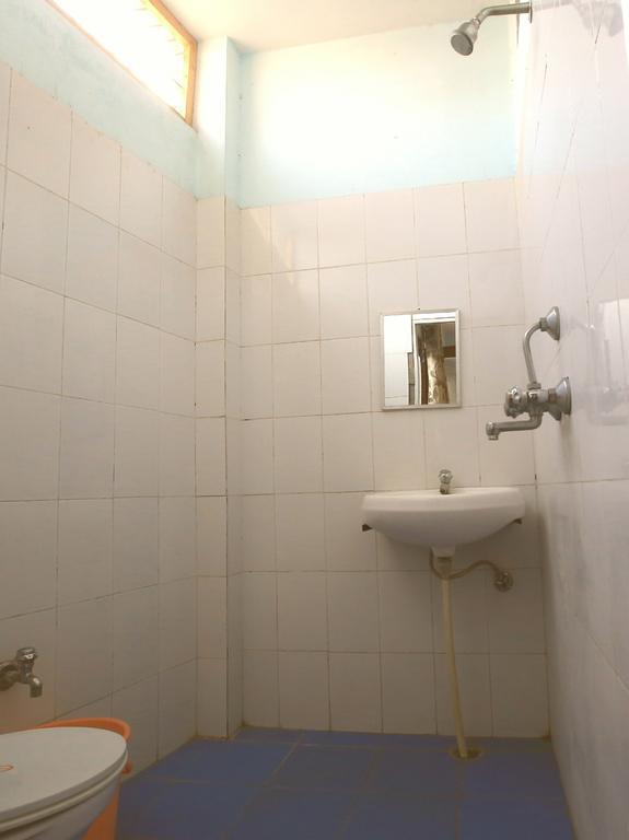 فاراناسي Bona Cafe Restaurant & Sala Guest House الغرفة الصورة